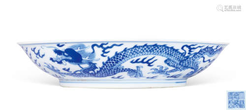 清嘉庆 青花龙纹盘
Jiaqing Period, Qing Dynasty
BLUE AND WHIT...