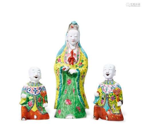 清乾隆 粉彩观音童子像 一组3件
Qianlong Period, Qing Dynasty
...