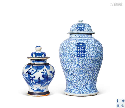 清 青花将军罐 2件
Qing Dynasty
TWO BLUE AND WHITE JARS WITH ...