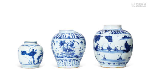 明 青花小罐 一组3件
Ming Dynasty
A GROUP OF THREE SMALL BLUE...