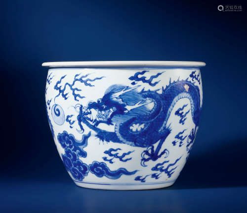 清康熙 青花云龙纹案缸
Kangxi Period, Qing Dynasty
BLUE AND W...