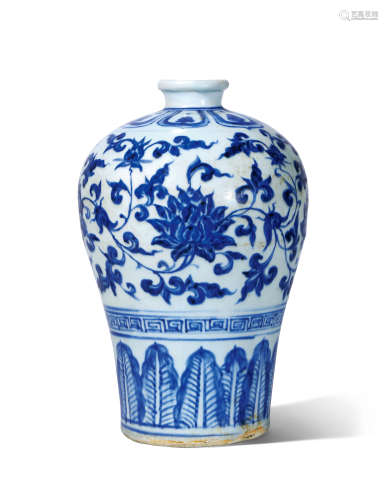 明宣德 青花缠枝莲纹梅瓶
Xuande Period, Ming Dynasty
BLUE AND...