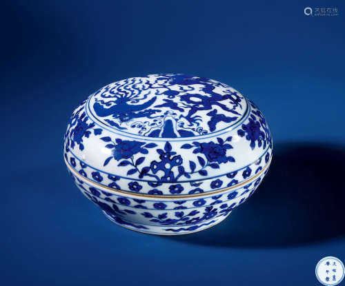 明 万历 青花龙凤纹捧盒
Wanli Period, Ming Dynasty
BLUE AND W...