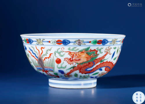 清康熙 五彩龙凤纹碗
Kangxi Period, Qing Dynasty
MULTICOLORED...