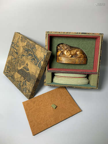 旧藏珍品布盒装纯手工雕刻芙蓉寿山石印章麒麟献瑞