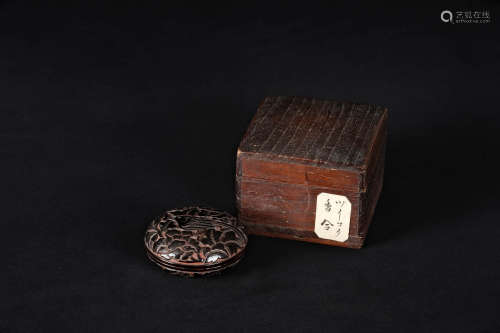 明代　堆黒花鳥文香盒 (木箱)