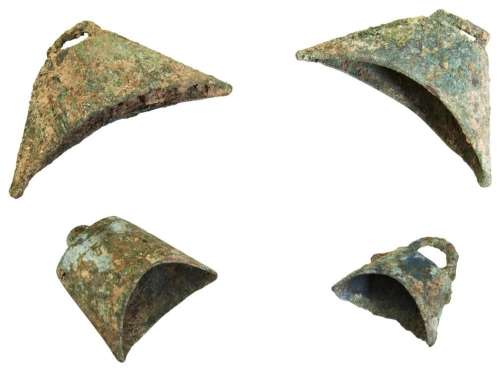 A GROUP OF FOUR SMALL BRONZE BELLS WARRING STATES / WESTERN ...