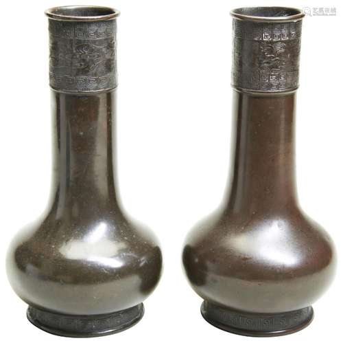 PAIR OF ARCHAISTIC BRONZE VASES 17TH / 18TH CENTURY of bottl...