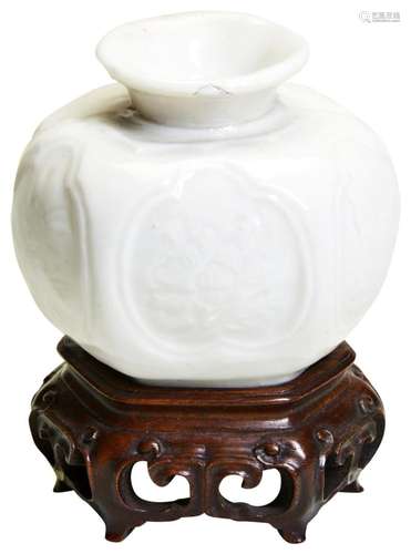 A SMALL DEHUA MOULDED JAR  LATE MING / EARLY QING DYNASTY, 1...