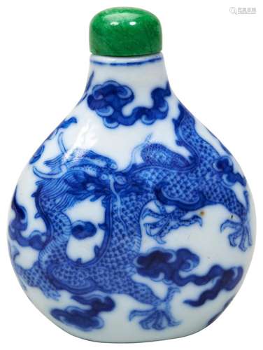 BLUE AND WHITE \'DRAGON\' SNUFF BOTTLE IMPERIAL KILNS, JINGD...