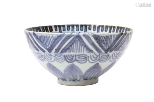 A CHINESE BLUE AND WHITE 'PETAL' BOWL 明 青花葉紋盌
