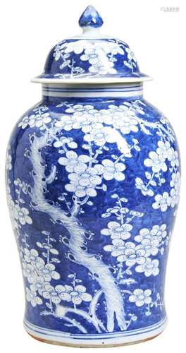 LARGE BLUE AND WHITE \'PRUNUS & CRACKED-ICE\' JAR AND CO...