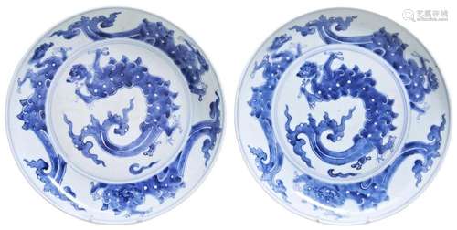 PAIR OF BLUE & WHITE \'DRAGON\' DISHES QING DYNASTY, 18T...