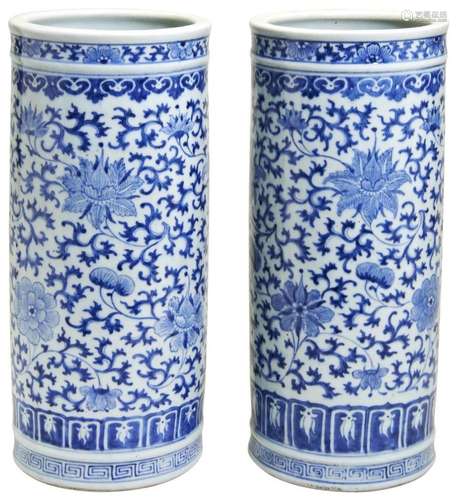 A PAIR OF BLUE & WHITE CYLINDER VASES LATE QING DYNASTY ...