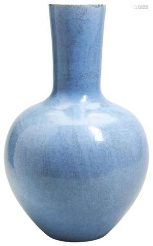 LARGE CLAIR-DE-LUNE CRACKLE-GLAZED BOTTLE VASE QING DYNASTY,...