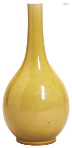 A YELLOW-GLAZED BOTTLE VASE QIANLONG SEAL MARK, 20TH CENTURY...