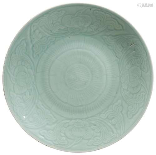 AN INCISED CELADON \'LOTUS\' DISH QING DYNASTY, 19TH CENTURY...