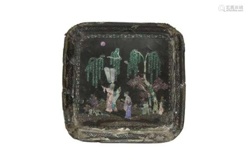 A SMALL CHINESE MOTHER-OF-PEARL-INLAID LACQUER TRAY 明 黑漆嵌...