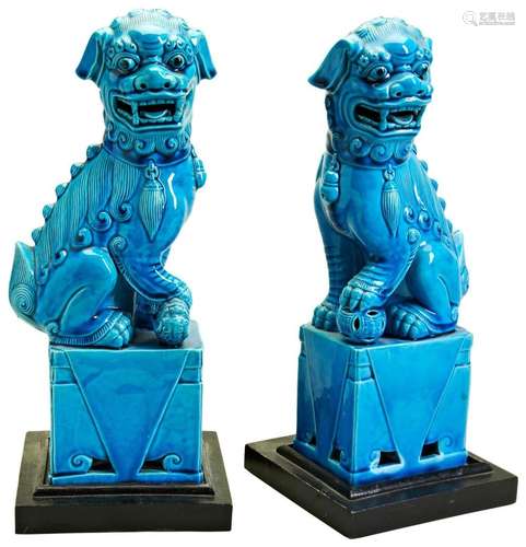 PAIR OF TURQUOISE-GLAZED BUDDHIST LIONS LATE QING / REPUBLIC...