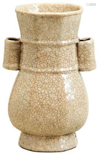 A GE-TYPE CRACKLE-GLAZE VASE, HU QING DYNASTY (1644-1911) th...