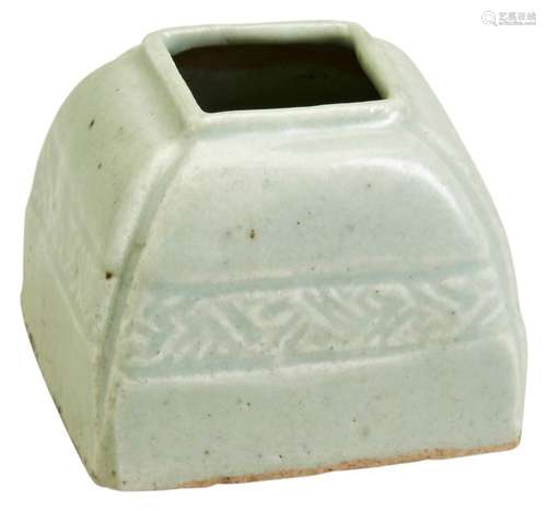 A \'LONGQUAN\' CELANDON-GLAZED WATERPOT, (PINGGUO ZUN) QING ...