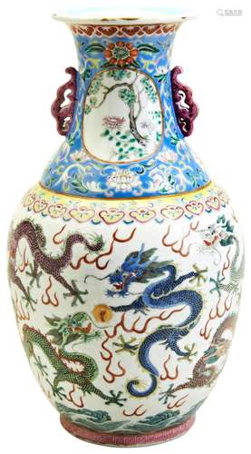 FAMILLE ROSE ‘DRAGON’ VASE LATE QING / REPUBLIC PERIOD with ...