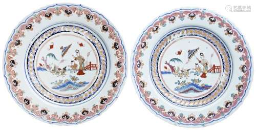 PAIR OF FAMILLE ROSE \'CLOBBERED\' DISHES QIANLONG PERIOD (1...