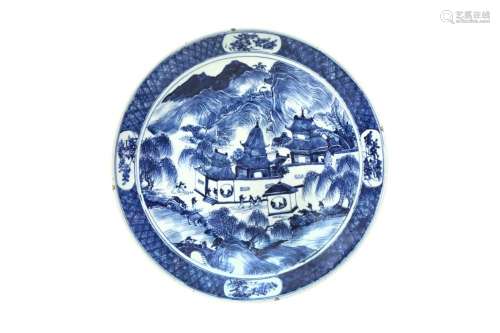 A LARGE CHINESE BLUE AND WHITE CHARGER 清十九世紀 青花風景圖...