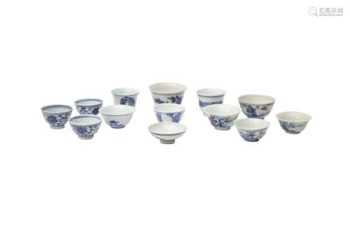A GROUP OF TWELVE CHINESE BLUE AND WHITE CUPS 清 青花瓷器一組...