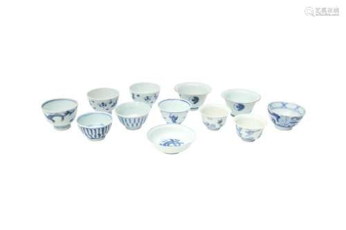 A GROUP OF ELEVEN CHINESE BLUE AND WHITE CUPS AND A SMALL BO...