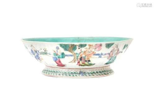 A CHINESE FAMILLE-ROSE 'IMMORTALS' FOOTED DISH 清十九世紀 粉...