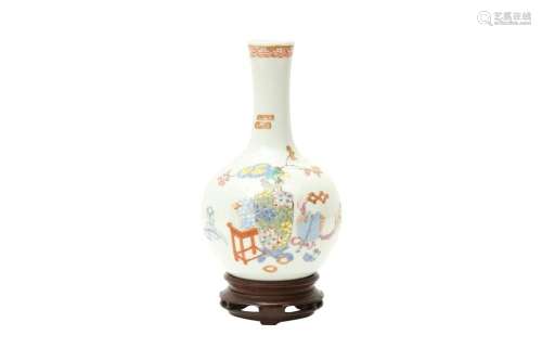A SMALL CHINESE FAMILLE-ROSE 'TREASURES' VASE 清 粉彩博古圖紋...