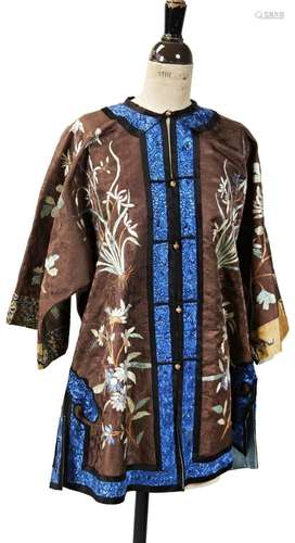 A CHINESE EMBROIDERED BROWN SILK HOUSE COAT LATE QING DYNAST...