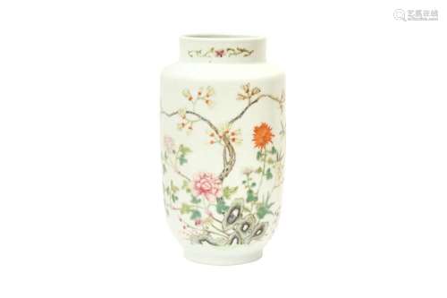 A CHINESE FAMILLE-ROSE 'FLOWERS' VASE 民國時期 粉彩花卉紋瓶
