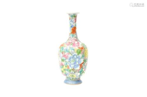 A SMALL CHINESE FAMILLE-ROSE 'MILLEFLEURS' VASE 民國時期 粉彩...