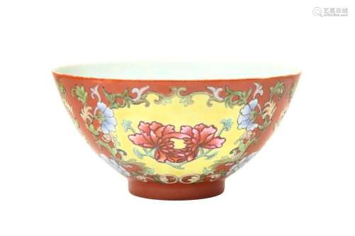 A CHINESE FAMILLE-ROSE CORAL-GROUND 'PEONY' BOWL 民國時期 珊...