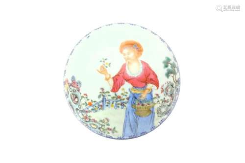 A CHINESE FAMILLE-ROSE 'EUROPEAN SUBJECT' CIRCULAR BOX AND C...