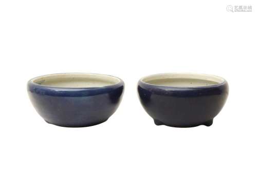 A PAIR OF CHINESE MONOCHROME BLUE-GLAZED ALMS BOWLS 二十世紀...