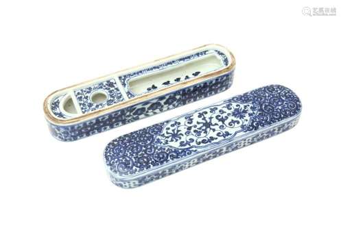 A CHINESE BLUE AND WHITE PEN BOX FOR THE ISLAMIC MARKET 二十...