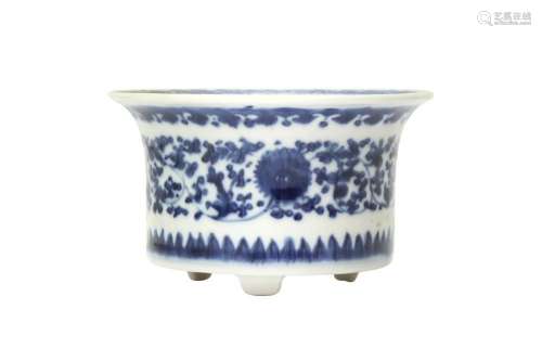 A CHINESE BLUE AND WHITE CENSER 二十世紀 青花香爐