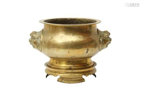 A CHINESE BRASS BOMBE CENSER AND STAND 清十九世紀 銅香爐連坐