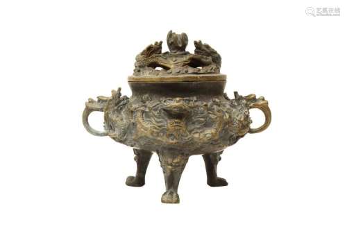 A CHINESE BRONZE 'DRAGON' CENSER AND COVER 十九或二十世紀 銅...