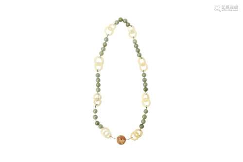 A CHINESE JADE NECKLACE 清 玉項鍊