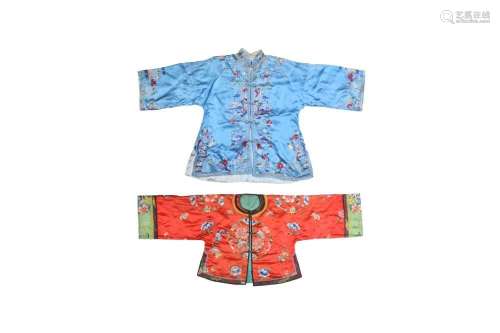 TWO CHINESE EMBROIDERED SILK LADIES' JACKETS 晚清 刺繡真絲外...