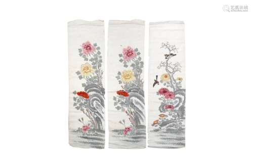 THREE CHINESE 'FLORAL' WOVEN PANELS 二十世紀 編織花卉圖三件