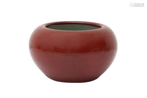 A CHINESE RED-GLAZED ALMS BOWL 二十世紀或後期 紅釉鉢