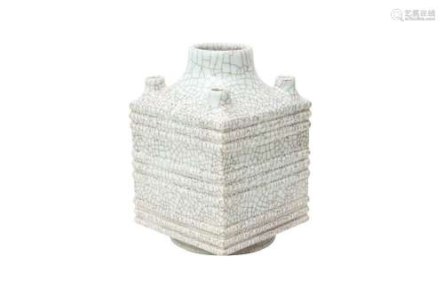 A CHINESE GE-TYPE SQUARE VASE 仿哥釉方瓶 《大清乾隆年製》款