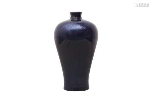 A CHINESE MONOCHROME BLUE-GLAZED VASE, MEIPING 藍釉梅瓶