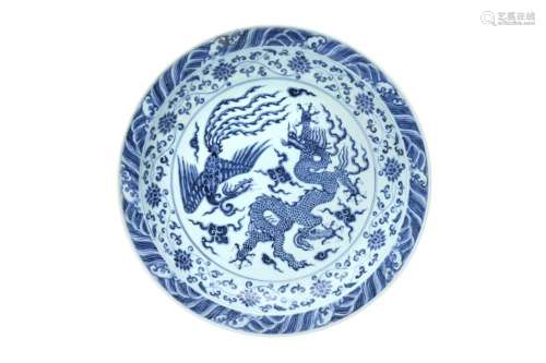 A CHINESE BLUE AND WHITE 'DRAGON AND PHOENIX' CHARGER 青花龍...