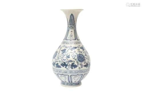 A CHINESE BLUE AND WHITE 'MELONS' VASE, YUHUCHUNPING 青花瓜紋...
